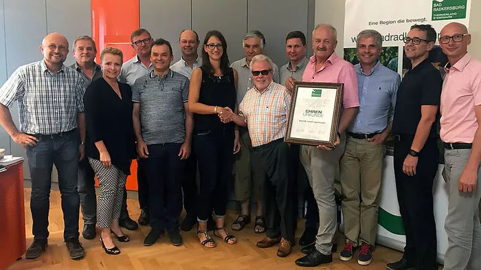 Die Kommission mit Kollmanitsch und Gratulant Jausovec (Mi.)