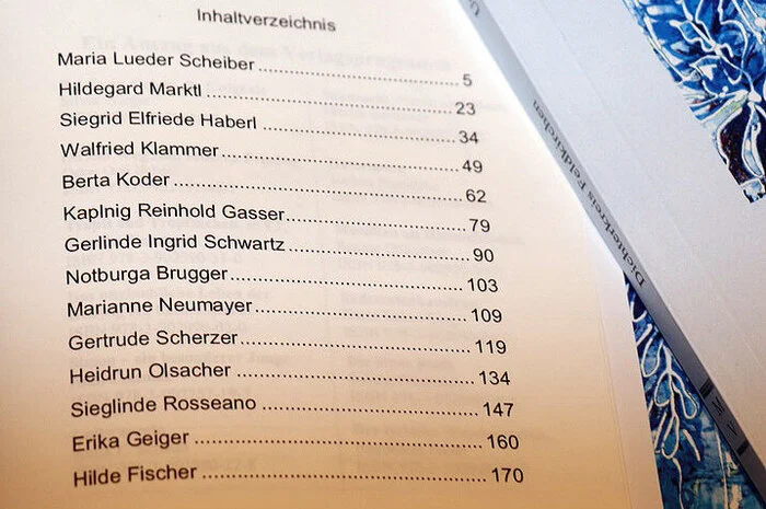 Alle Autorinnen und Autoren des Buches. Die Mitglieder des 2013 gegründeten Vereins widmen sich vorwiegend der Pflege und Verbreitung der Kärntner Mundart.