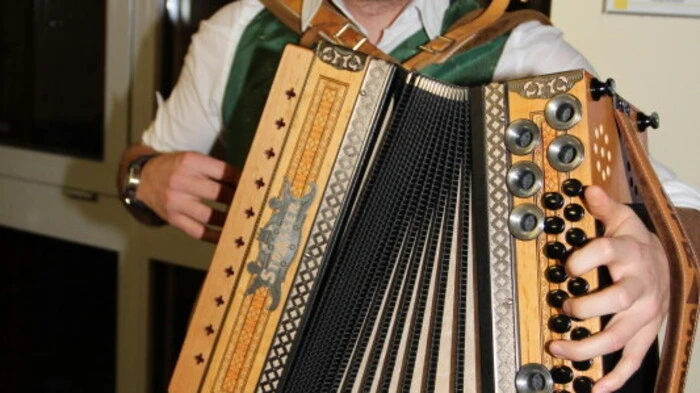 Roland Guggi spielte zum Gästeempfang.