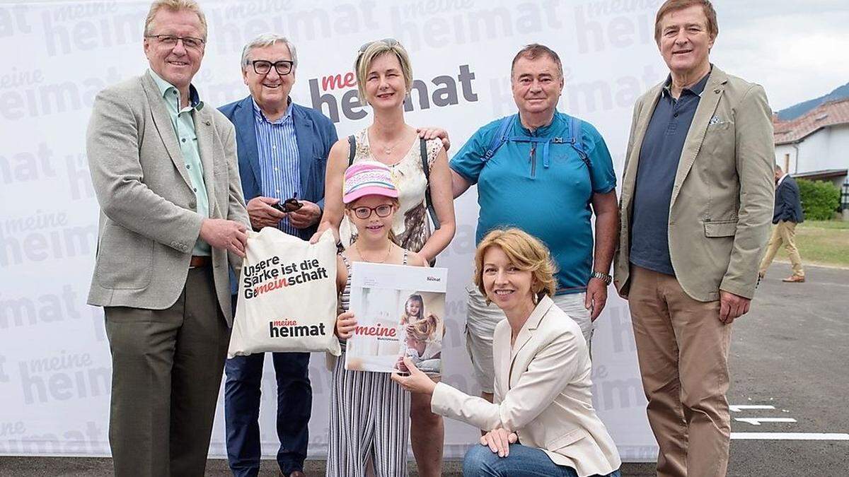 V.l. Reinhard Antolitsch, Helmut Manzenreiter, Elvira und Ernst Oschounig mit Emma, Gaby Schaunig und Günther Goach