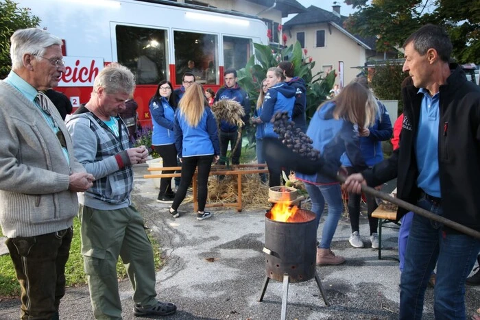 Kastanienbauer Markus Klug demonstrierte live auf Sendung die Kunst des Kastanienbratens.