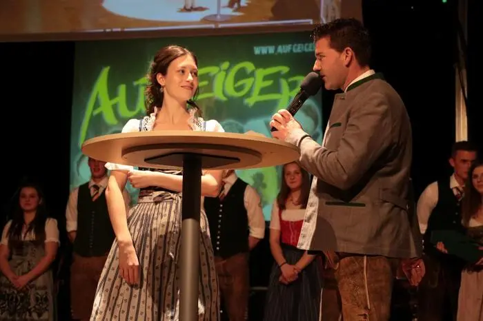Vizebürgermeister Johannes Karner und Teresa Vorraber begrüßten die Gäste im Ballsaal, unter ihnen auch Bürgermeister Herbert Mießl.