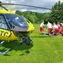 Rettungskräfte versorgten den Bub und flogen ihn ins Klinikum