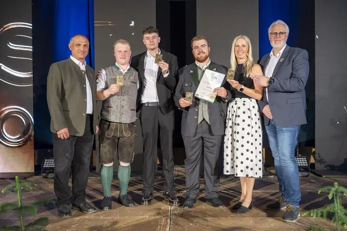 Die Top-Lehrlinge und ihre Ausbilder wurden nun gemeinsam mit den Absolventinnen und Absolventen einer Meister- bzw. Befähigungsprüfung zu „Stars of Styria” gekürt.