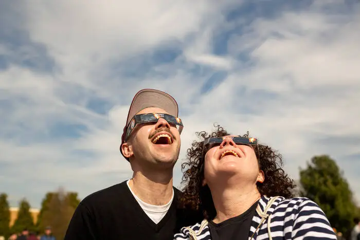 Schutzbrillen sind unabdingbar, will man unbeschadet in die Sonne schauen