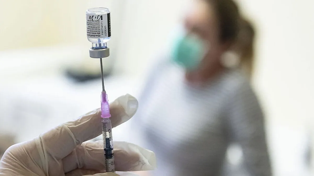 Mindestens 50.000 Menschen müssen pro Tag geimpft werden, um den Plan des Kanzlers einzuhalten