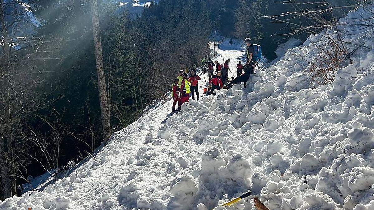 Nach drei Stunden konnte ein Skitourengeher lebend gerettet werden