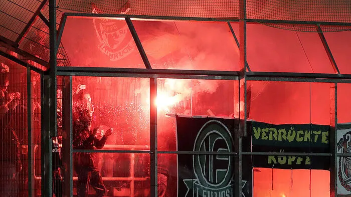 Schon während der Partie zwischen LASK und Wacker Innsbruck war die Polizei gefordert