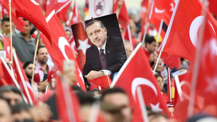 In Köln wurde am Samstag für und gegen Erdogan demonstriert