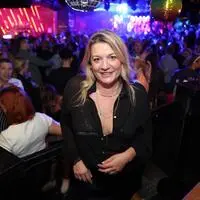 Verena Schneider ist heute gefeierte Club-Veranstalterin – früher wurde sie für ihren Körper im Fernsehen beschimpft.