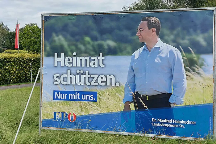 Für die FPÖ kann es eigentlich bei der Landtagswahl am 26. September nur bergab gehen. Denn an ihr Sensationsergebnis von 2015 - Verdoppelung des Stimmenanteils auf 30,4 Prozent - werden die Blauen wohl nicht mehr herankommen. Aktuelle Umfragen sehen die Blauen klar über 20 Prozent und damit weiterhin auf Platz zwei im Land. Entgegen der Bundeslinie, durch Oppositionspolitik in aller Munde zu bleiben, will die FPÖ in Oberösterreich auch nach dem 26. September weiter mitregieren.  Seit 2015 sind die Blauen der Juniorpartner in einer Koalition mit der ÖVP.