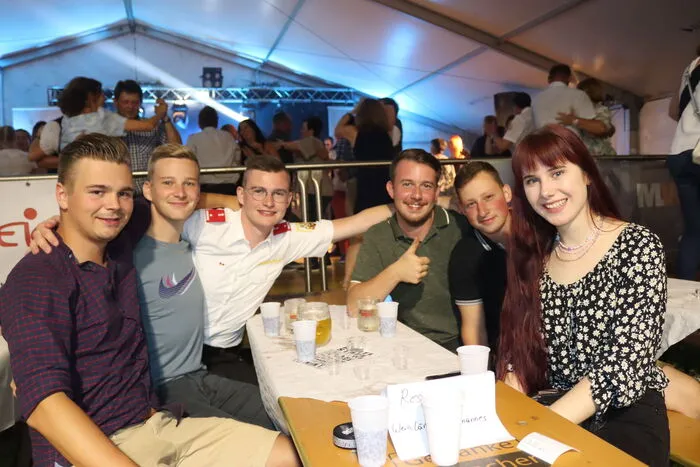 Klicken Sie sich durch die Bilder eines stimmungsvollen Festes.