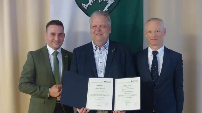 Alphabetisch wurden die Gemeinden zur Angelobung gebeten. Den Anfang machte Bad Gleichenberg mit Bürgermeister Michael Karl, 1. Vizebürgermeister Michael Wagner und 2. Vizebürgermeister Siegfried Wassertheurer