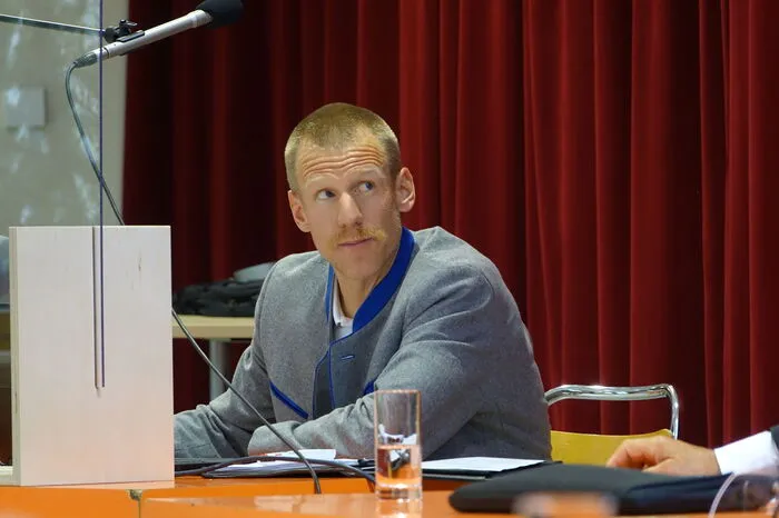 Amtsleiter Klaus Gösweiner bei der Präsentation des Rechnungsabschlusses