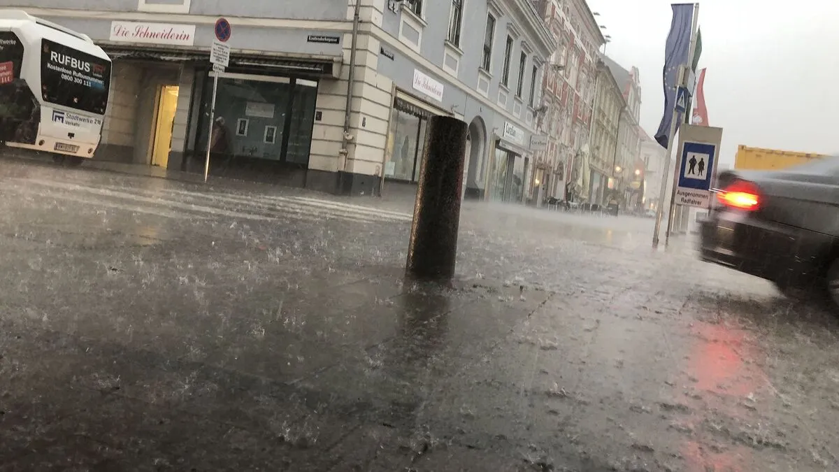 Hagelgewitter am Leobener Hauptplatz