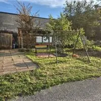 Der Sprachgarten befindet sich hinter dem Gasthof Buchner und dem Maierhof 
