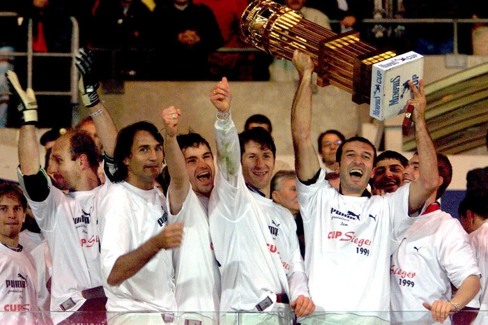 Nach dem verlorenen Cup-Finale 1998 gegen Ried (1:3) gab es 1999 den dritten Titel für die Schwarz-Weißen. Der LASK wurde im Happel-Stadion vor 8500 Fans mit 5:3 n.E. besiegt. Ivica Vastic (36.) brachte die Oberösterreicher mit einem Eigentor in Führung, Mario Haas glich in der 60. Minute aus. Vom Elfmeterpunkt trafen Vastic, Haas, Markus Schupp und Franco Foda. Bei den Linzern vergaben Jürgen Kauz und Klaus Rohseano.