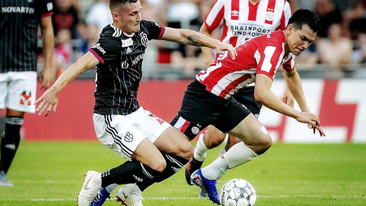 Eindhoven (rechts: Hirving Lozano) behielt gegen Basel (Taulant Xhaka) die Oberhand