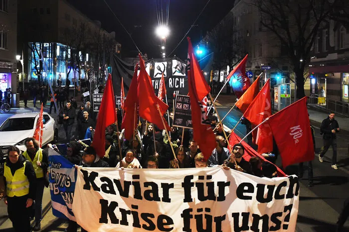 Aufgerufen hatte dazu die Kommunistische Jugend Österreichs (KJÖ) und der Kommunistische Studentenverband (KSV).