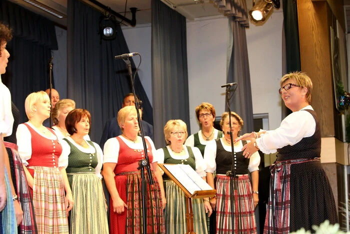 Anlässlich des 55-Jahr-Jubiläums lud am Samstag der Klangkörper unter Chorleiterin Maria Christine Schwarzl (Foto) zum Konzert.