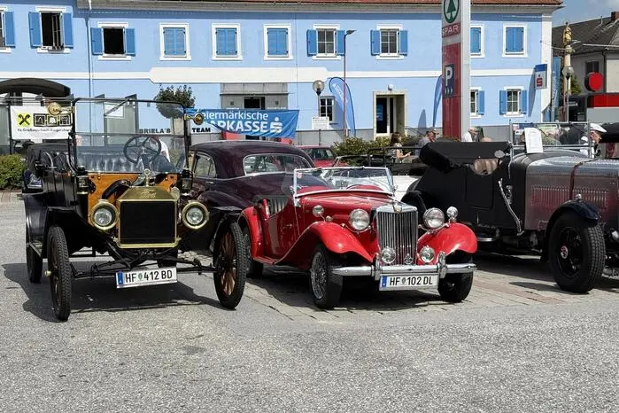Als Highlight entpuppte sich neben dem ältesten Teilnehmer, ein Ford T mit dem Baujahr 1914, ein Original aus England – der Daimler V26 mit dem Baujahr 1934.