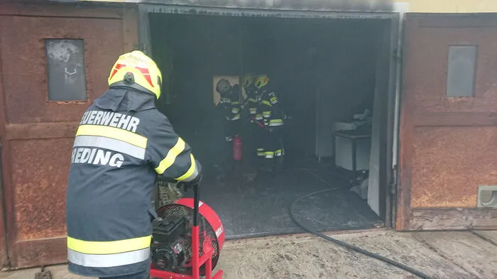 Nur mit Atemschutz konnte die Feuerwehr vordringen