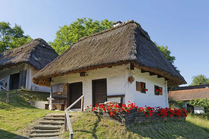 Heiligenbrunn. Es gibt Kellerstöckl, viel seltener schon Kellergassen und Heiligenbrunn im Burgenland hat sogar ein ganzes Kellerviertel bestehend aus rund 150 Presshäusern und Weinkellern.