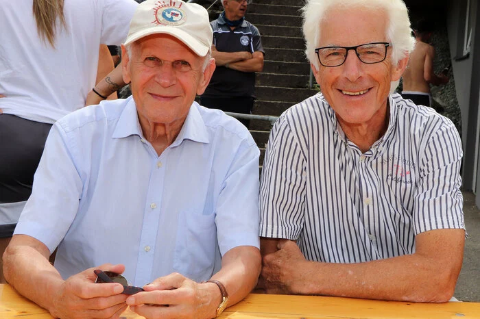 Gesehen wurden: SGA-Gründungsmitglieder (1964) Ehrenbürger Georg Wurmitzer und Gottfried Bretis (ehemaliger Amtsleiter) wurde mit 9 Jahren von seinem Vater Alfred Bretis zum SGA-Sirnitz bereits angemeldet. 