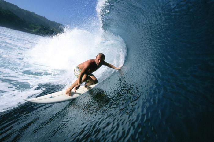 "Gottes Linke" trägt Surfer auf Sumba über Bilderbuch-Wellen