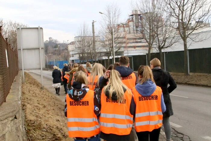 An die 30 interessierte Schülerinnen aus dem Ingeborg-Bachmann-Gymnasium sowie dem Bundesoberstufenrealgymnasium (BORG) Wolfsberg waren aus diesem Grund am Donnerstag nach Althofen gekommen.