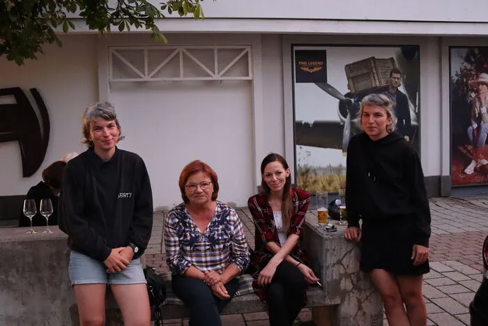 Klicken Sie sich durch die Bilder von Gästen und Musikern.