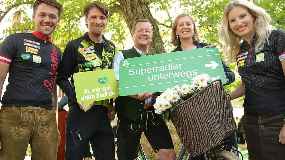 Barbara Eibinger-Miedl und Erich Neuhold mit den Superradlern Sandro Nistelberger, Martin Kubanek und Anja Gleichweit