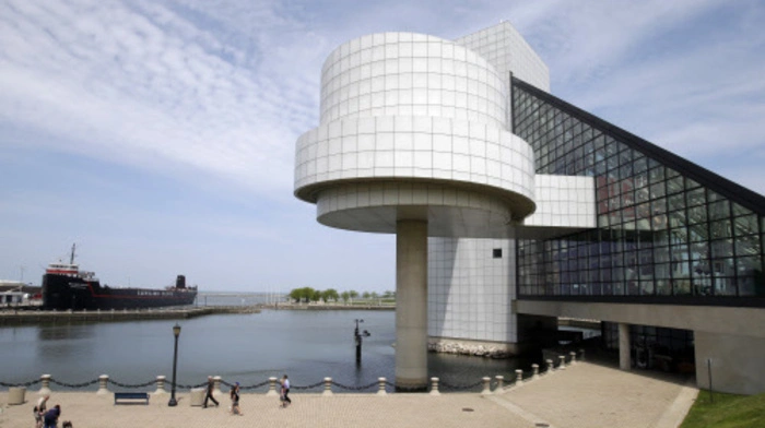 Die Rock and Roll Hall of Fame in Cleveland. Der Architekt habe mit dem Bau den rebellichen Geist des Rock eingefangen, schrieb ein Architekturkritiker.