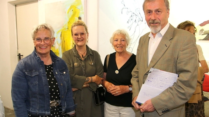 Zwölf der insgesamt 36 Mitglieder –Adi Plos, Anna Breitegger, Elisabeth Raunig, Gertrude Koren, Hans-Peter Schwab, Luise Haas, Margit Gschanes, Monika Barwig, Peter Zoppoth, Regina Uedl, Rosemarie Peer und Wolfgang Finder präsentieren Malerei, Grafik und Objekte.