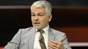 Carlo Masala Politologe 10/24 her Carlo Masala am 2. Oktober 2024 in Markus Lanz , ZDF TV Fernsehen Talkshow Talk Show Deutschland deutsch deutscher Mann Militärexperte Politikwissenschaftler Wissenschaftler Politik german political scientist quer halb Porträt sitzend sprechend gestikulierend *** Carlo Masala political scientist 10 24 her Carlo Masala on October 2, 2024 in Markus Lanz , ZDF TV television talk show talk show Germany German German man military expert political scientist scientist politics German political scientist cross half portrait sitting talking gesticulating