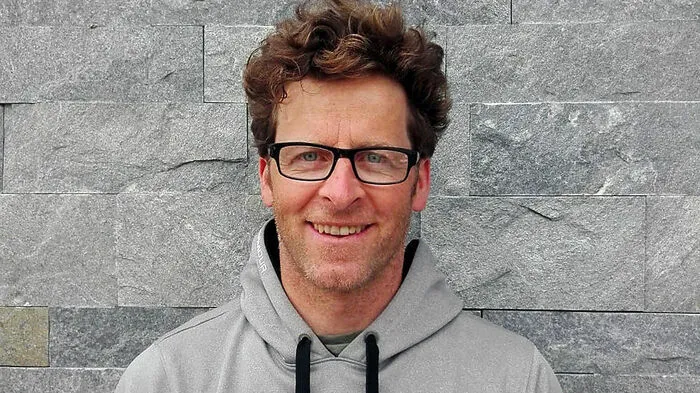 Hansjörg Berger startet mit den Snowboard durch