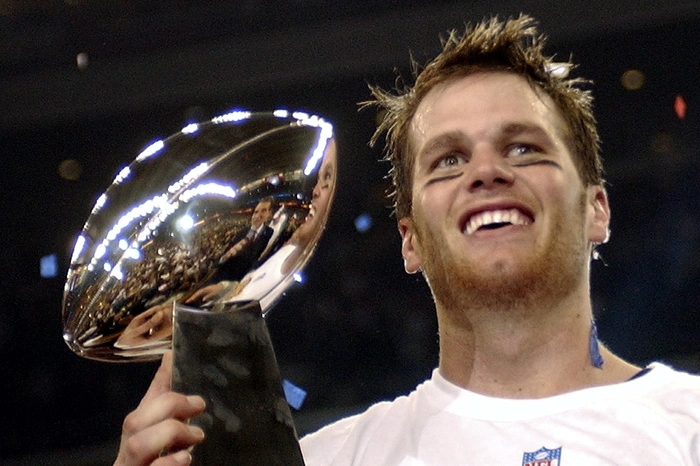 Bereits zwei Jahre später legte Brady nach. Erneut gewann er den Super Bowl mit New England - diesmal 32:29 gegen die Carolina Panthers. Und wieder einmal wurde Brady zum MVP gewählt.
