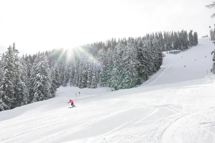 In den Skigebieten (im Bild die Hochwurzen) gibt es beste Bedingungen für den Sonnenskilauf
