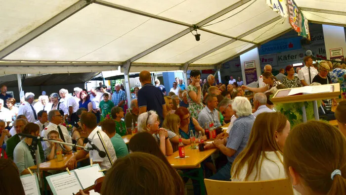 Mit einer Festmesse und einem Frühschoppen feierte die Freiwillige Feuerwehr Schildbach das 100-jährige Bestandsjubiläum.