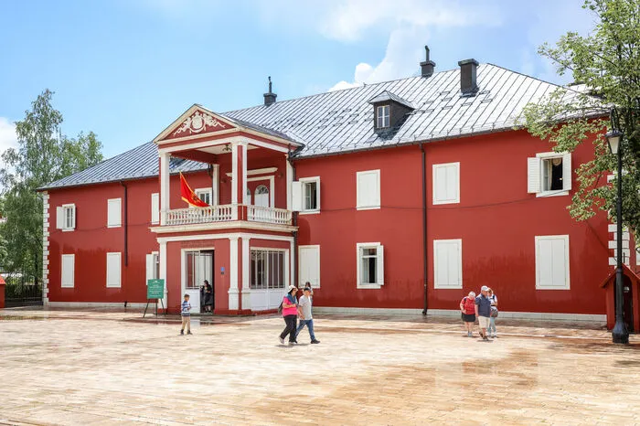 Einst war Cetinje die Hauptstadt von Montenegro, dort steht auch der Königspalast von Nikola.