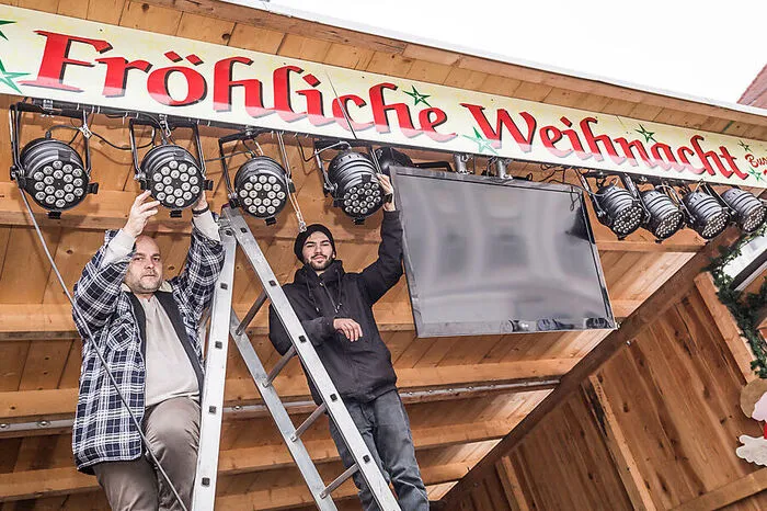Mehr Musik denn je wird es heuer am Christkindlmarkt zu hören geben. Und zwar nicht aus der Konserve, sondern live. 97 Stunden Musik sind auf der Bühne eingeplant, ein Drittel mehr als bisher. Darunter auch zahlreiche heimische Chöre und Kleingruppen.