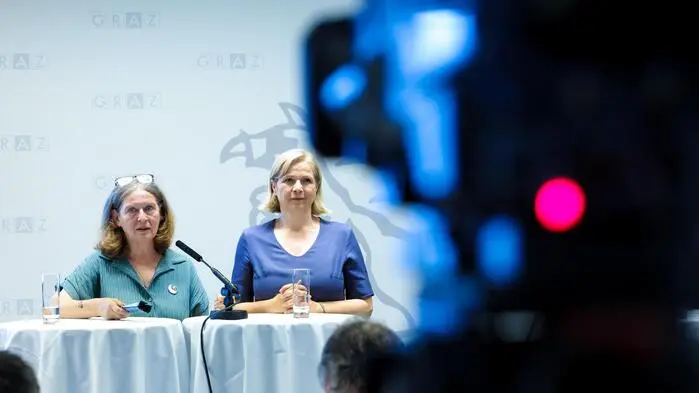 Bürgermeisterin Elke Kahr (KPÖ) und Vize Judith Schwentner (Grüne) im 