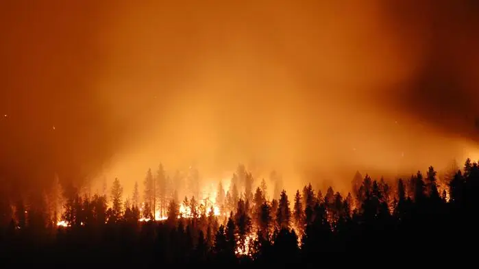 In ganz Südeuropa kämpfen Einsatzkräfte gegen Waldbrände (Sujetbild)