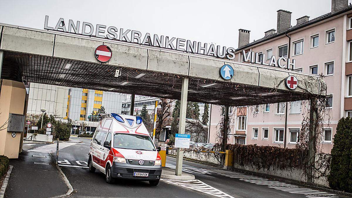 Der verletzte Schüler wurde in das LKH Villach transportiert (Archivbild)