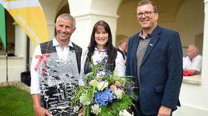 Franz Skuk mit Gattin Andrea und Petzen-Geschäftsführer Hubert Ramskogler