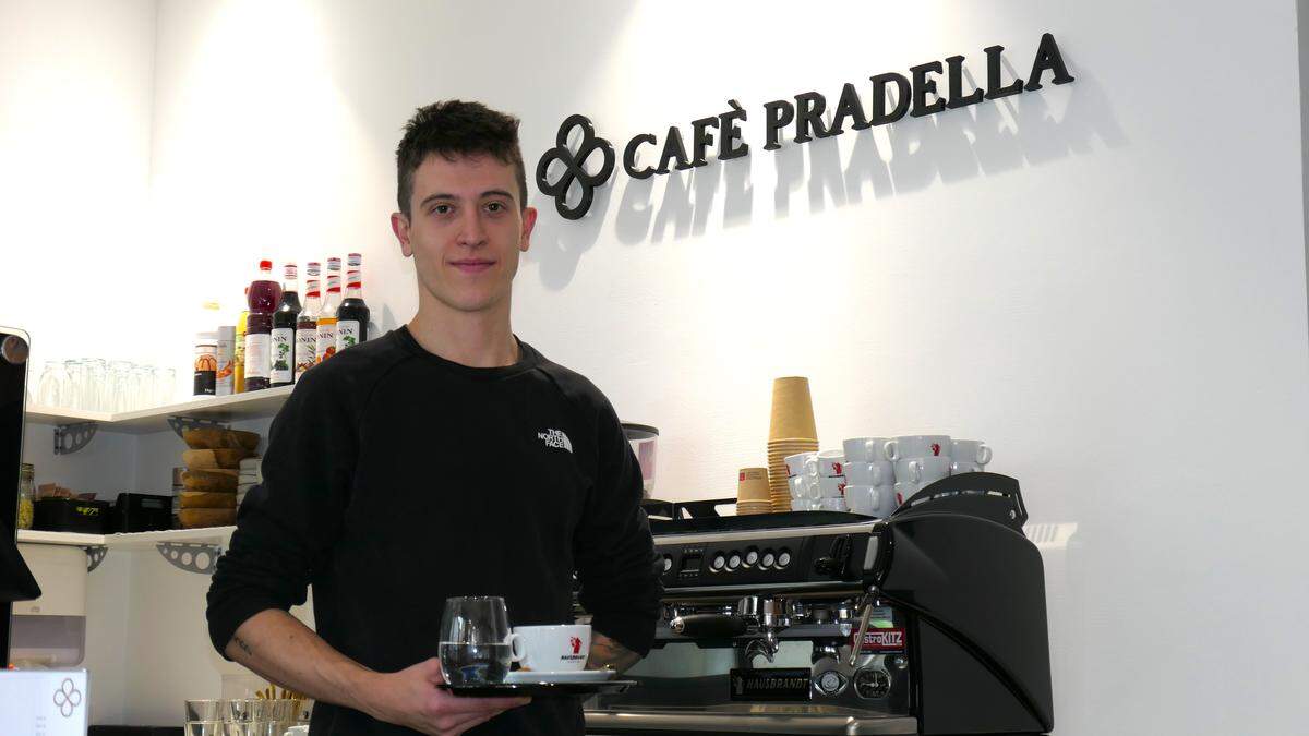 Nathanael Pradella serviert im Barbarahof feinste Süßspeisen und Kaffee