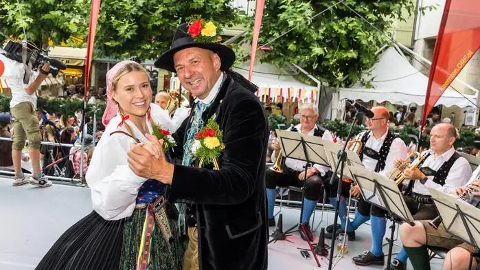 Der 81. Villacher Kirchtag wurde am Rathausplatz mit tausenden Besucherinnen und Besuchern eröffnet