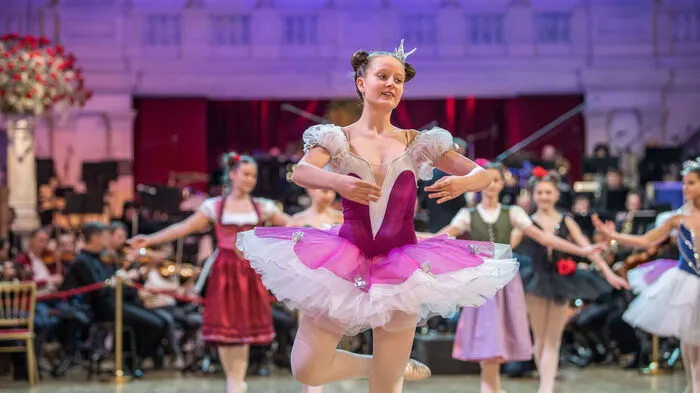 Unter der Leitung von Diana Ungureanu präsentierten die Kinder der Opernballettschule einen eindrucksvollen Auftritt.