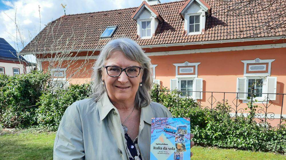 Ingeborg Hofbauer mit ihrem neuen Buch „Italia da sola“