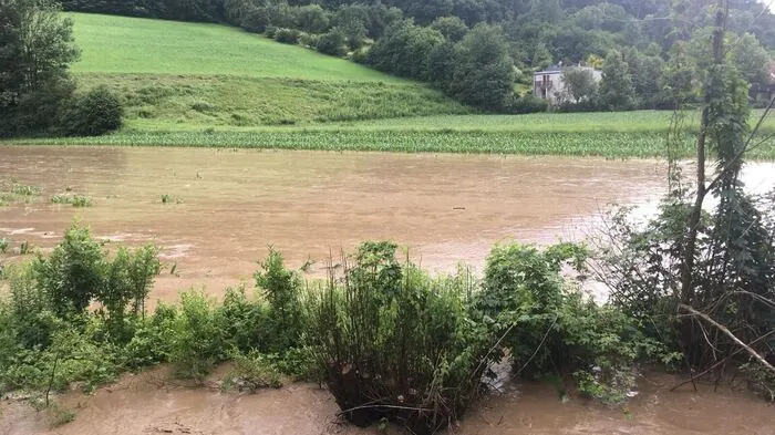 Unwetter brachten in Niederösterreich Starkregen, Sturm und Hagel mit sich. Der Bezirk Neunkirchen wurde zum Katastrophengebiet erklärt.